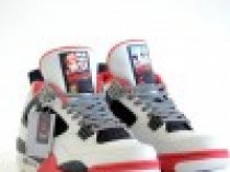 Freaker Sneaks создает красно-белую машинную тему Jordan sneakers