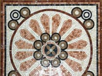Скидки на мозаичные ковры из натурального камня.