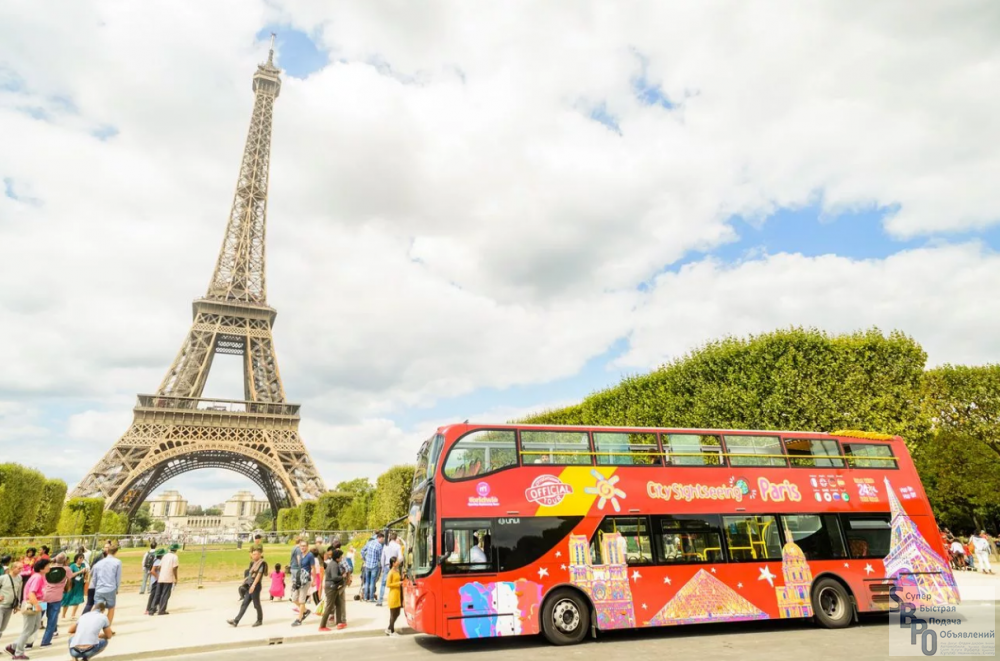 Экскурсионные туры во францию. Hop on Hop off Париж. City Sightseeing в Париже. Париж с автобусной экскурсии. Туристический автобус.